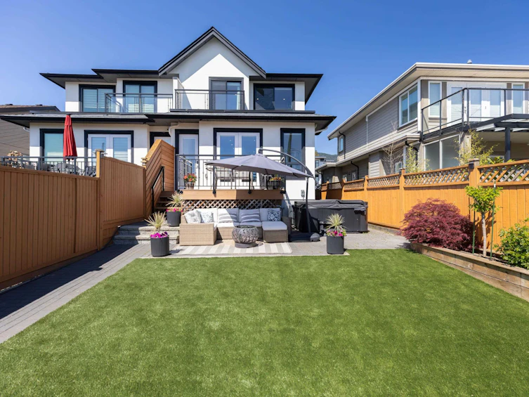 215 E 22nd Street, North Vancouver, BC, V7L 3C5 - 2