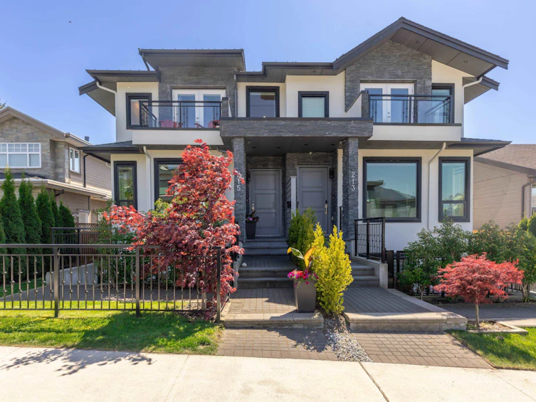 215 E 22nd Street, North Vancouver, BC, V7L 3C5