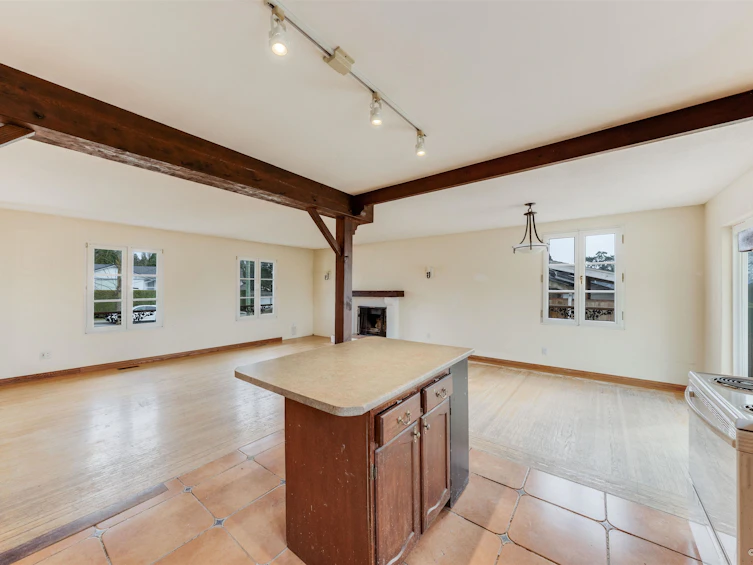15894 Thrift Avenue, Surrey, BC, V4B 2M8 - 11