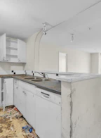306 6833 Village Grn