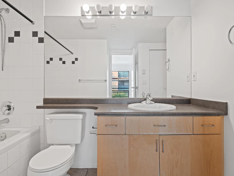 306-124 W 3rd Street, North Vancouver, BC, V7M 1E8 - 21