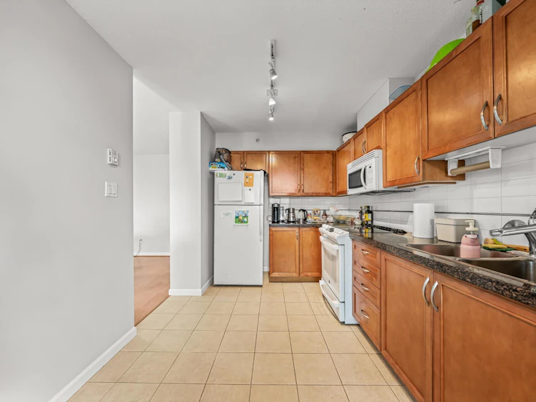2105-4398 Buchanan Street, Burnaby, BC, V5C 6R7 - 9
