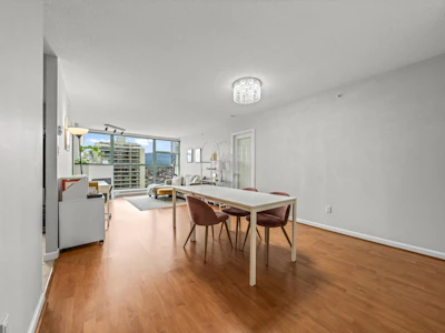 2105-4398 Buchanan Street - 4