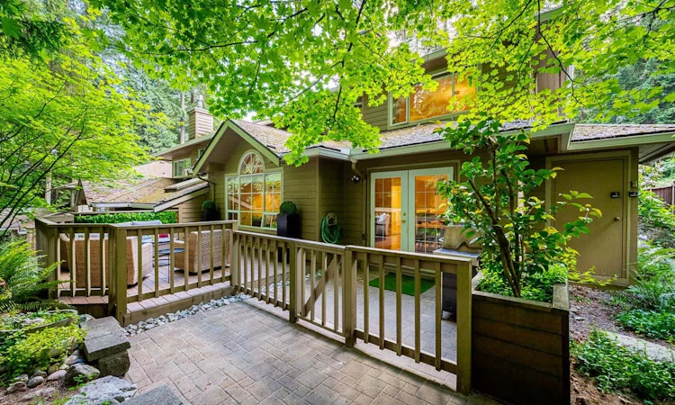 18 Deerwood Place