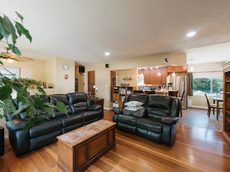 934 Davis Road, Gibsons, BC, V0N 1V8 - 9