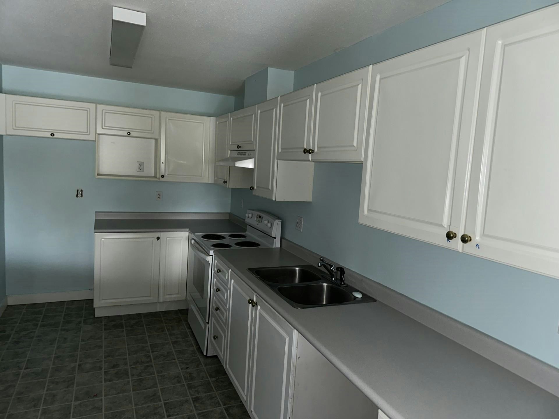 309-5499 203 Street - 5