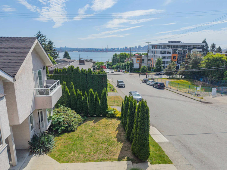 230 St. Patricks Avenue, North Vancouver, BC, V7L 3N4 - 18