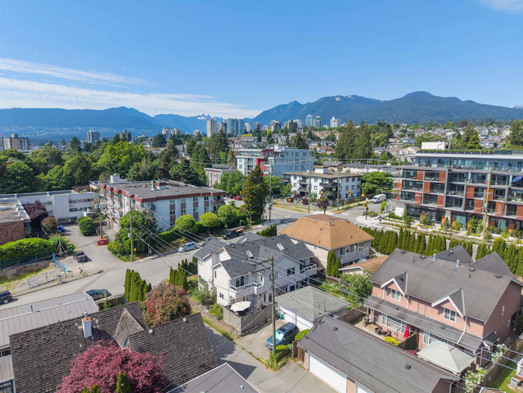 230 St. Patricks Avenue, North Vancouver, BC, V7L 3N4 - 23