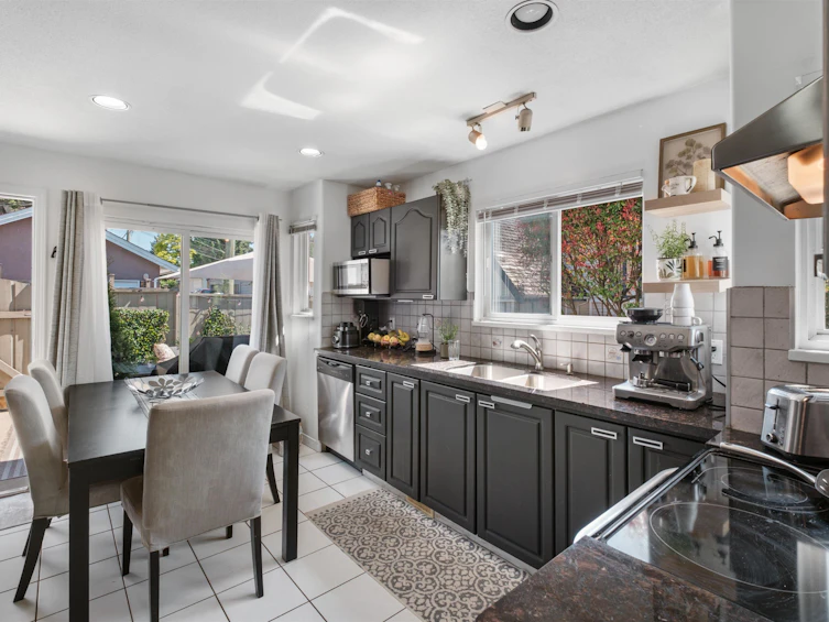 230 St. Patricks Avenue, North Vancouver, BC, V7L 3N4 - 6