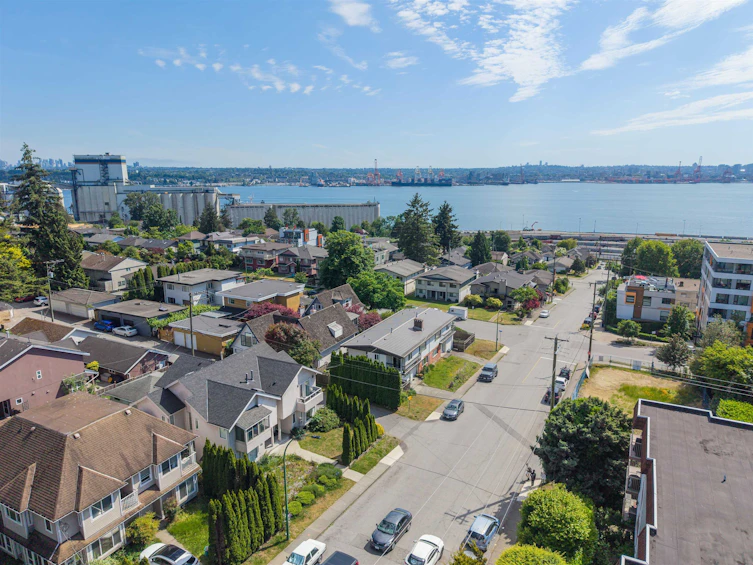 230 St. Patricks Avenue, North Vancouver, BC, V7L 3N4 - 22