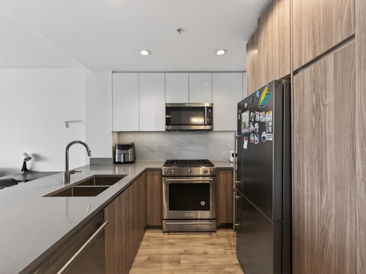 1103-8940 University Crescent, Burnaby, BC, V5A 0E7 - 10