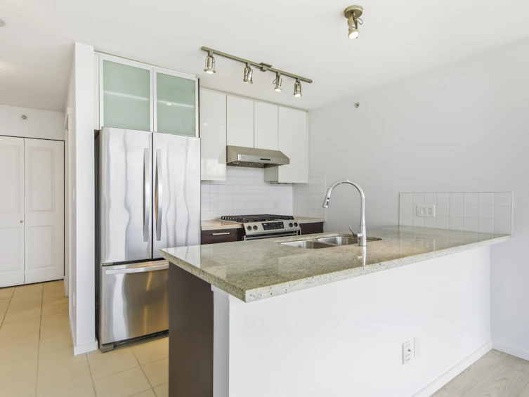 1006-2289 Yukon Crescent, Burnaby, BC, V5C 0B2 - 6