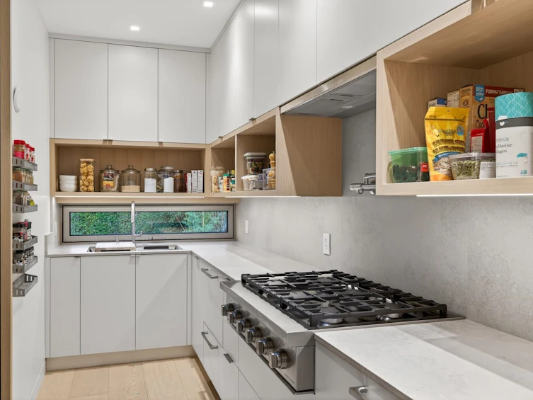 4521 Langara Avenue, Vancouver, BC, V6R 1C9 - 11