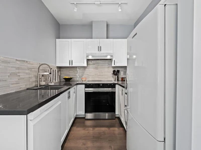 313-1675 W 10th Avenue - 3