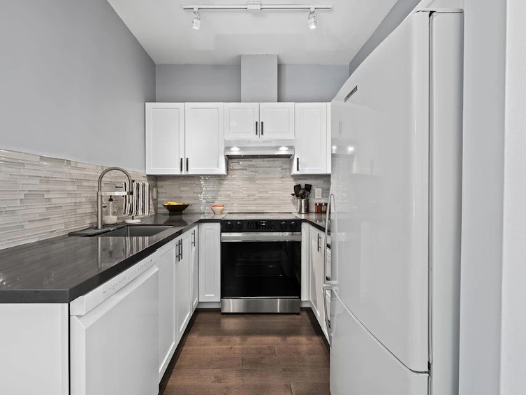 313-1675 W 10th Avenue, Vancouver, BC, V6J 2A2 - 3