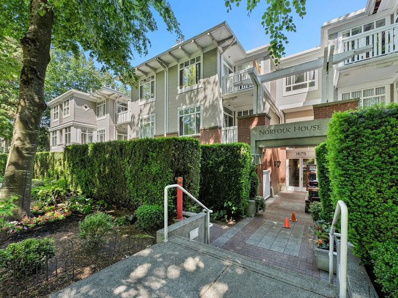 313 - 1675 W 10th Avenue, Vancouver BC V6J 2A2