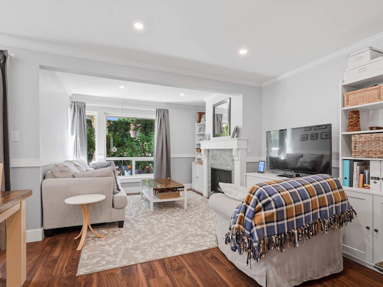 15913 Alder Place, Surrey, BC, V4A 5J1