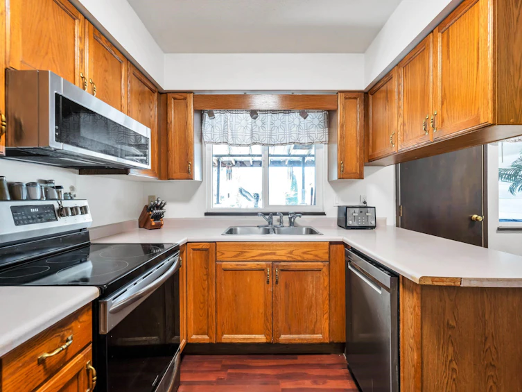 5927 184 Street, Surrey, BC, V3S 4N2 - 5