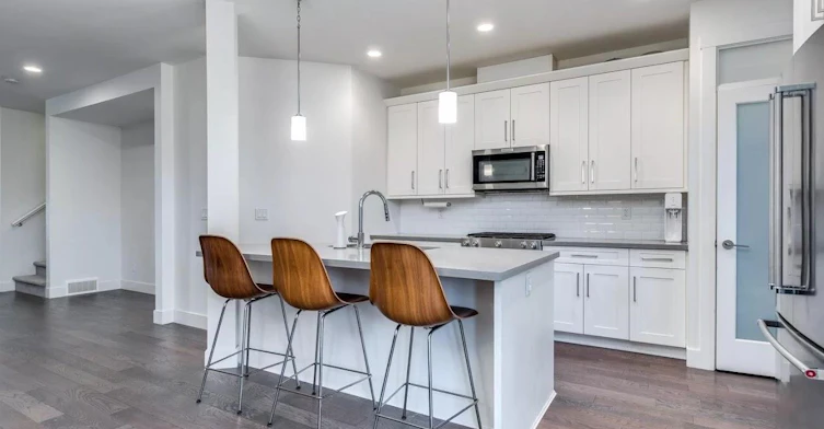 Main Suite-27043 35a Avenue, Langley, BC, V3E 3N2 - 3