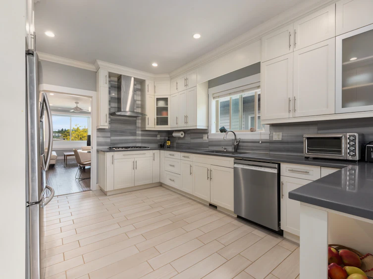 7348 11th Avenue, Burnaby, BC, V3N 2N1 - 7