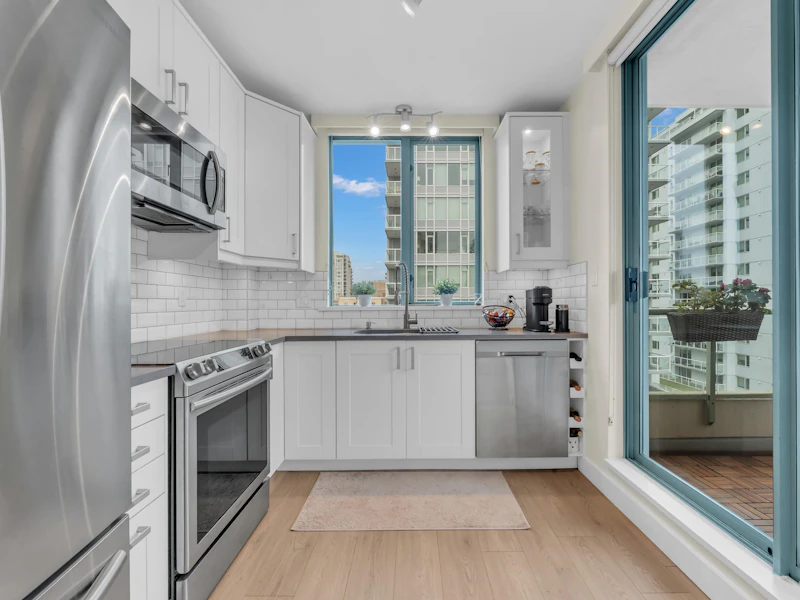 801 - 140 E 14th Street, North Vancouver BC V7L 2N3