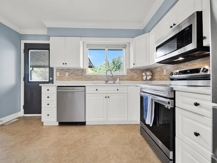 9088 146a Street, Surrey, BC, V3R 6X7 - 9