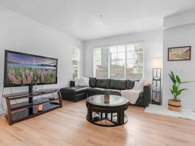 83-20487 65 Avenue - 4