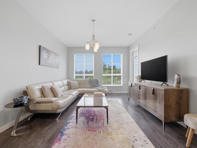 426-15168 33 Avenue - 4