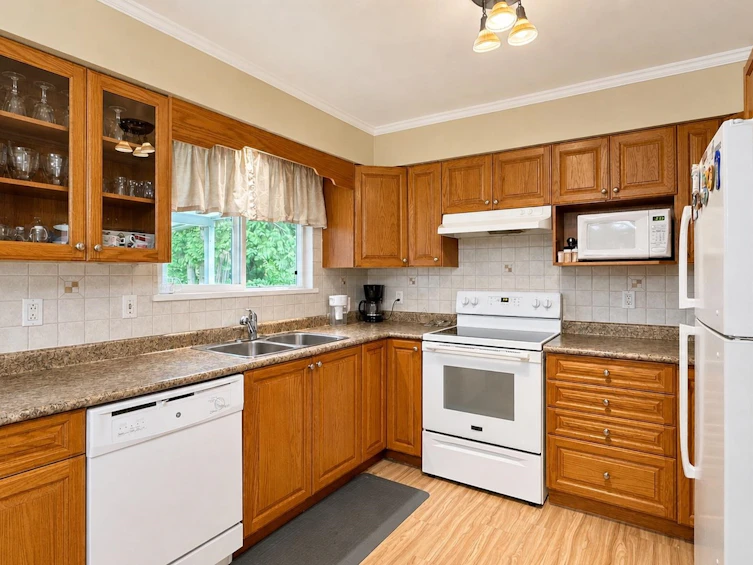 11010 Partridge Crescent, Surrey, BC, V3R 5A8 - 3