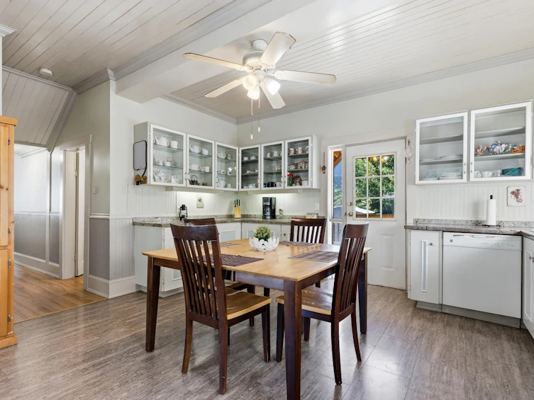 1075 3rd Avenue, Hope, BC, V0X 1L0 - 9