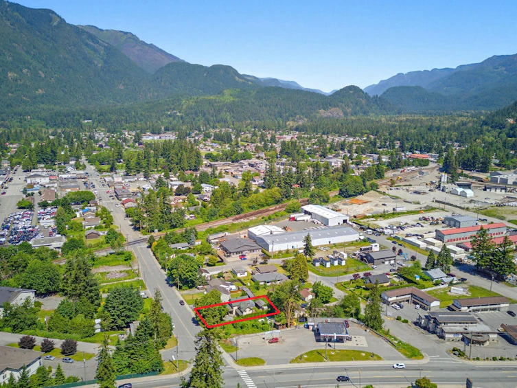 1075 3rd Avenue, Hope, BC, V0X 1L0 - 35