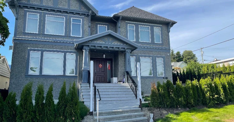 402 west 24 Street, North Vancouver, BC, V7M 2W9