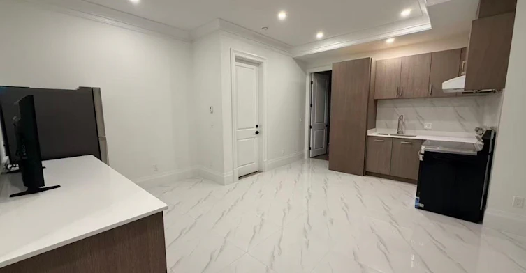 402 west 24 Street, North Vancouver, BC, V7M 2W9 - 6