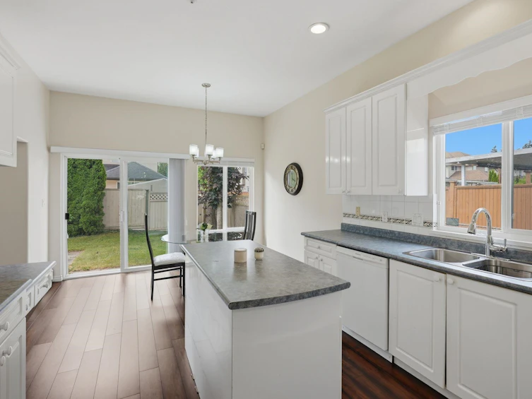6630 123 Street, Surrey, BC, V3W 0W1 - 6