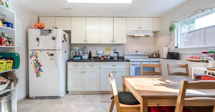 1090 Ruthina Avenue, North Vancouver, BC, V7R 2E6 - 8