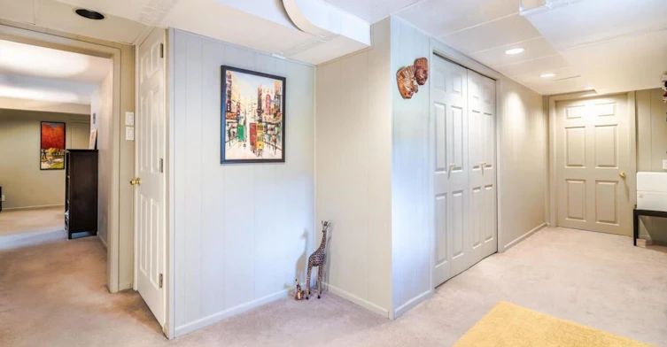 1090 Ruthina Avenue, North Vancouver, BC, V7R 2E6 - 3
