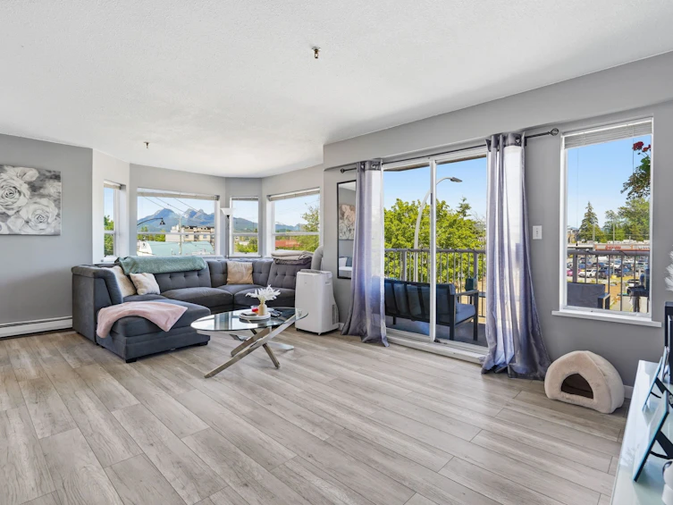 331-22661 Lougheed Highway, Maple Ridge, BC, V2X 2V4 - 2