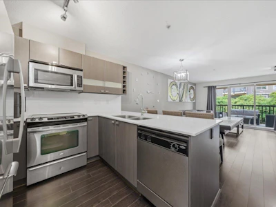 215-21009 56 Avenue - 5