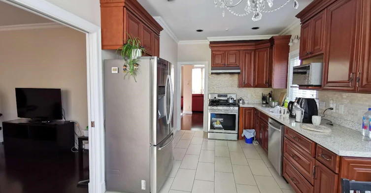 5938 Larch Street, Vancouver, BC, V6M 4E4 - 5
