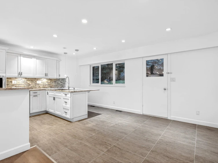4938 Redonda Drive, North Vancouver, BC, V7R 3J9 - 15