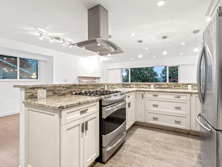 4938 Redonda Drive, North Vancouver, BC, V7R 3J9 - 13