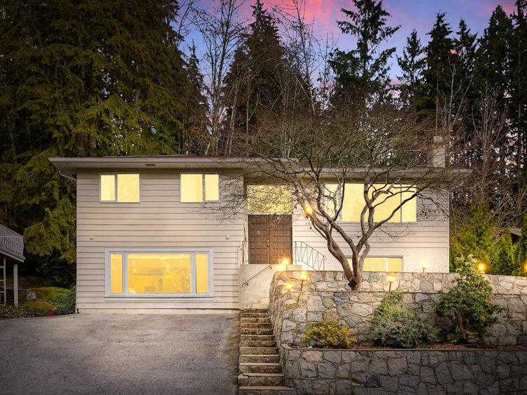 4938 Redonda Drive, North Vancouver, BC, V7R 3J9 - 30