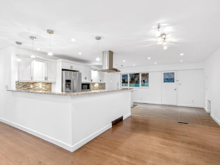 4938 Redonda Drive, North Vancouver, BC, V7R 3J9 - 9