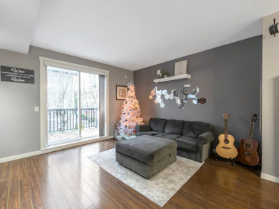 38-18983 72a Avenue - 5