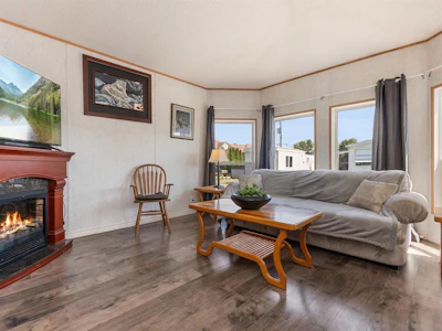 22-26892 Fraser Highway - 2