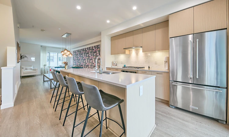 204-19451 Sutton Avenue