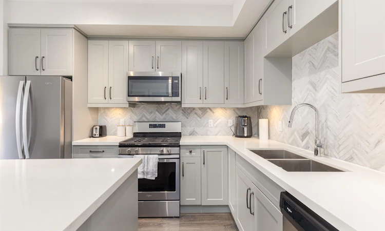 303-14605 Mcdougall Drive