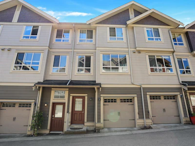 37-19560 68 Avenue - 2