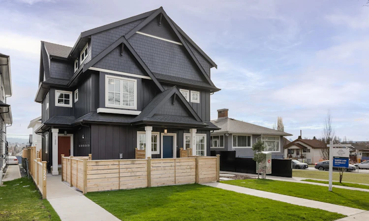 2-550 Kaslo Street