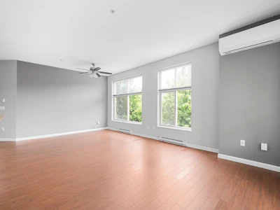 304-2477 Kelly Avenue - 5